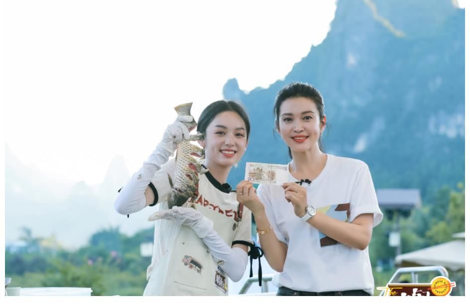 宁静|中餐厅：张碧晨、赵丽颖合唱《星空剪影》不错，檀健次为客人伴舞