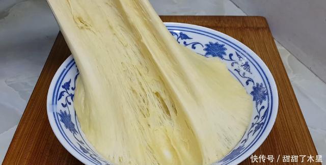 面粉别只会蒸馒头了,加3个鸡蛋,做出创意小吃,比蛋糕油条好吃