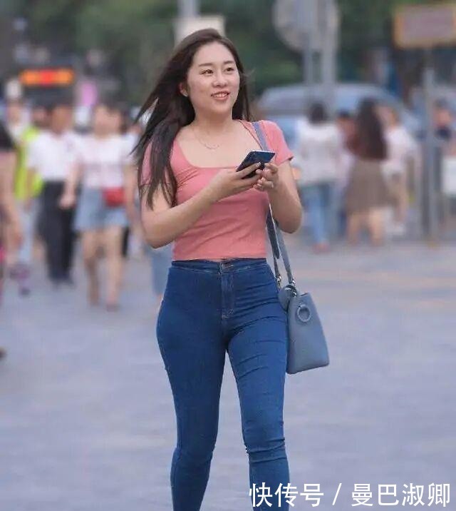 “胯大肩宽”怎么穿显线条?谨记一个穿搭原则,不费吹灰之力即可