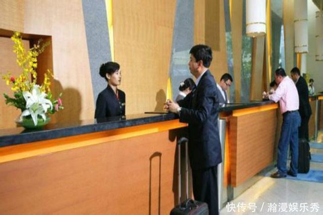 办理酒店入住时,记得说这3个“暗语”, 前台便知你是“内行人”