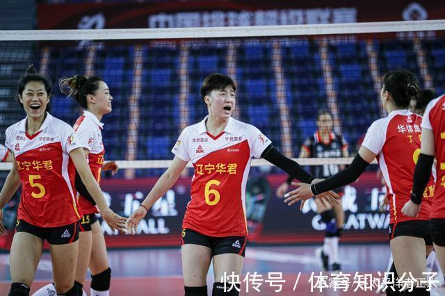 段放轟|3-1！遼寧女排拼下沖擊8強關(guān)鍵戰(zhàn)，段放轟28分救主，全隊怒吼慶祝