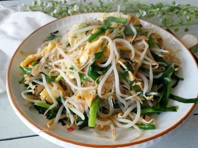 鲜香|好吃不贵的鸡蛋炒粉条,鲜香味美,不坨不粘锅,新手也能轻松学会