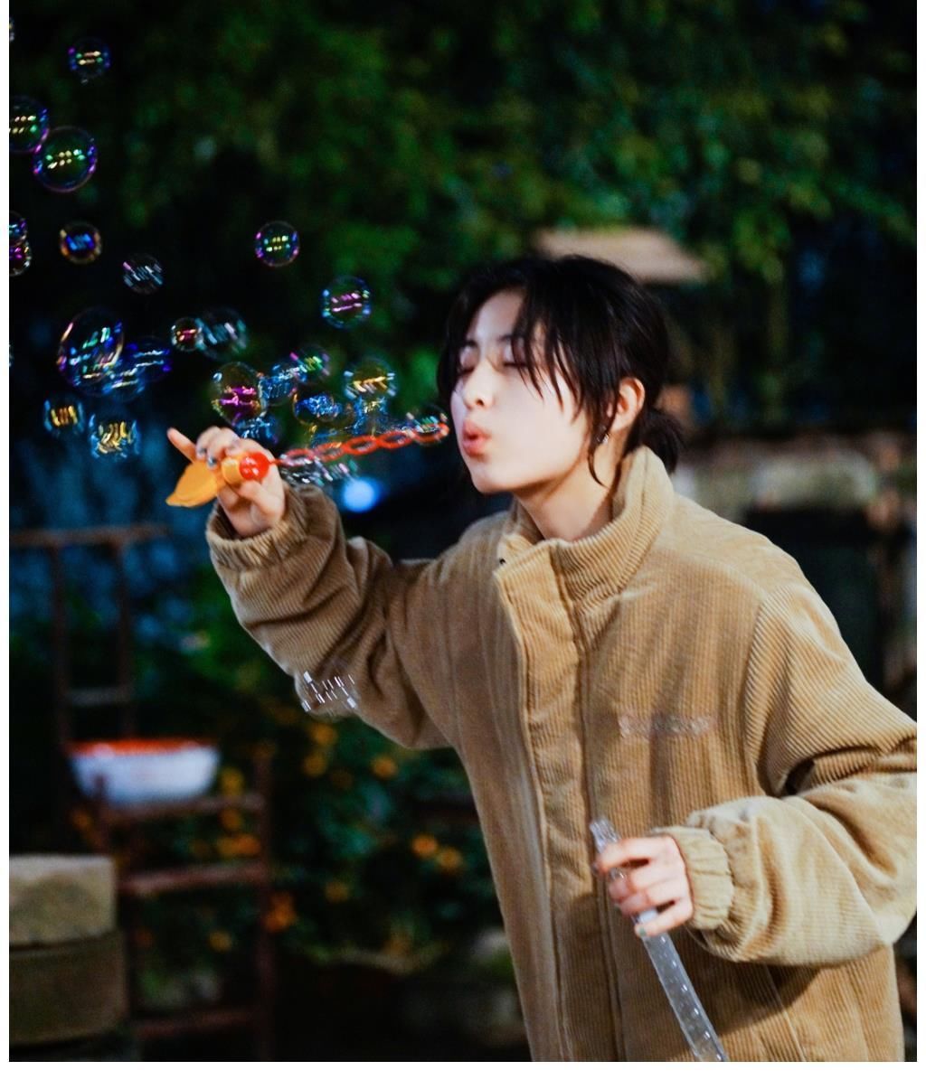 蘑菇|48岁特工苦寻妻子25年,不料妻子已是英国贵族,门一开倪萍愣住了