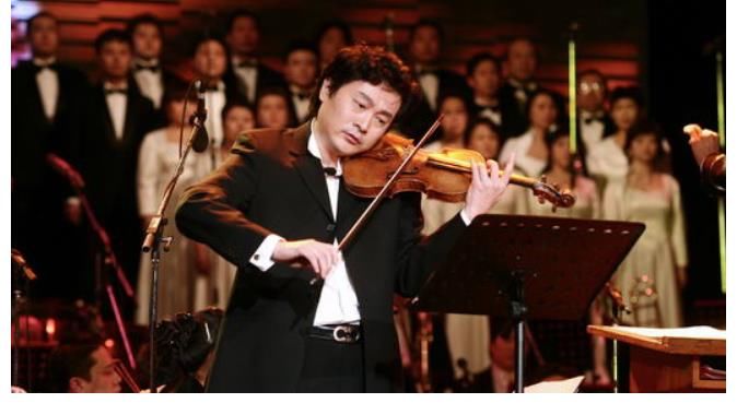 吕思清|彭昱畅脱衣服护着不让雨淋湿,吕思清的小提琴有多名贵?