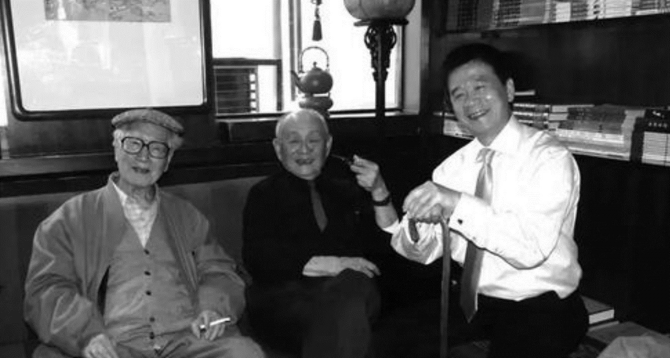 山水十二条屏#40年前,5元一张无人要的画,他豪气买了9000张,今值多少钱?