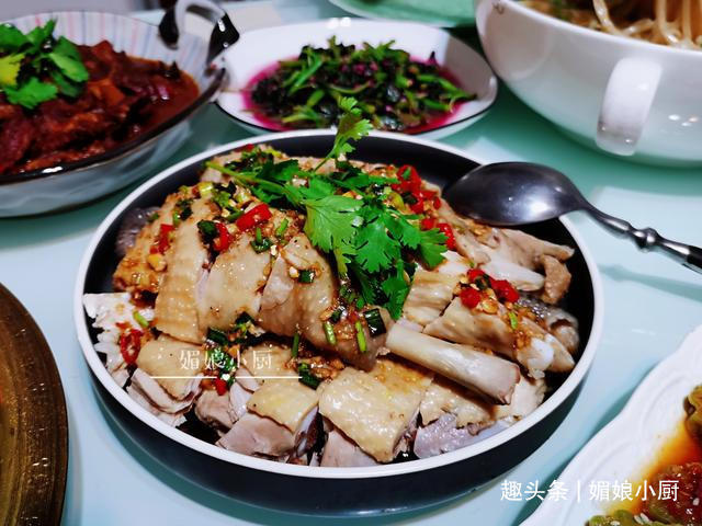 50岁阿姨家的3人晚餐,2小时做7道菜,有荤有素群友说太丰盛了