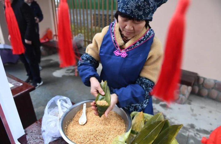 昌化水灯节 “云上”迎新春