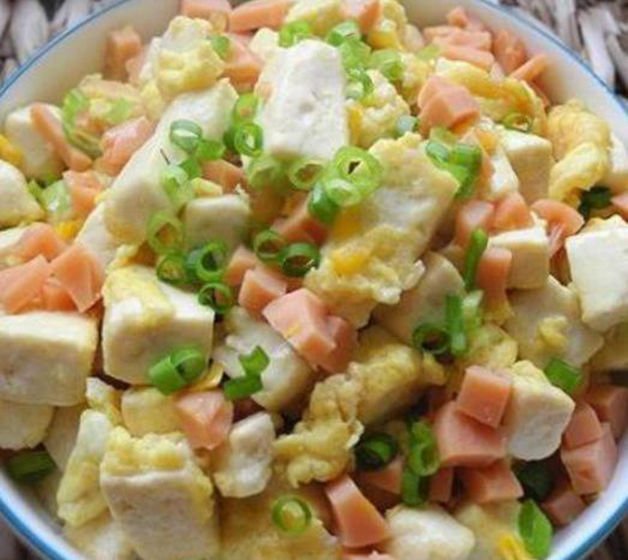 美食精选:大葱烧豆腐,手撕包菜,蛋包豆腐丁,红烧豆腐的做法