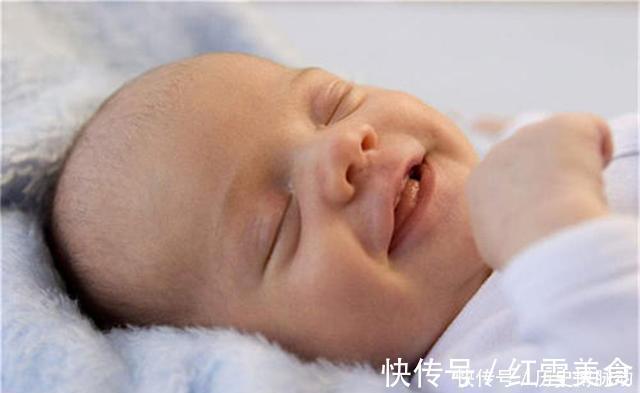 被子|孩子睡觉时若有这3个表现,说明大脑发育好,将来学习差不了