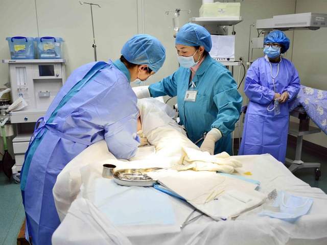 分娩|孕妇分娩时胎儿在做什么看完真相暖哭宝妈,母子齐心“到人间”