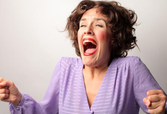 女性|女性的哪些行为对胸部健康最不利很多人都有，偷偷看你有几个