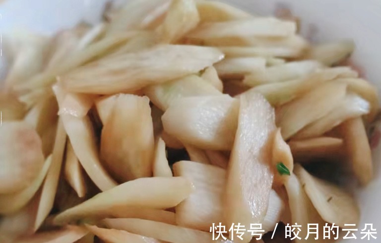 秋季正上市的菜,买来一烫一拌就上桌,清香鲜嫩营养好,简单好吃!