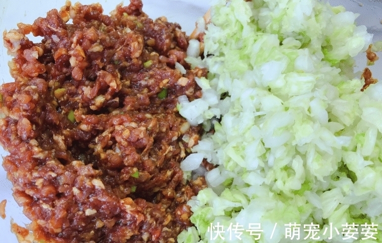 饺子|调白菜馅，千万别剁碎直接拌馅！多做1步，紧实不出水，鲜嫩多汁