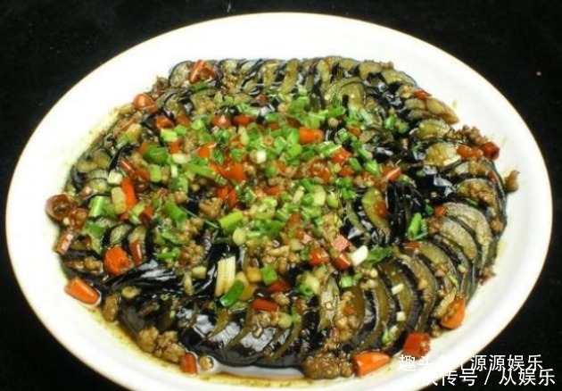 精选美食鲫鱼炖豆腐、油麦菜炒豆豉鱼、蟠龙茄子、素什锦的做法