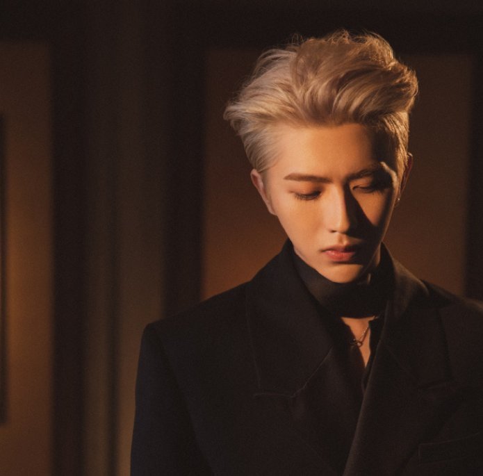 男艺人流量价值排名:肖战稳站第一名老位置,蔡徐坤却无缘前三!