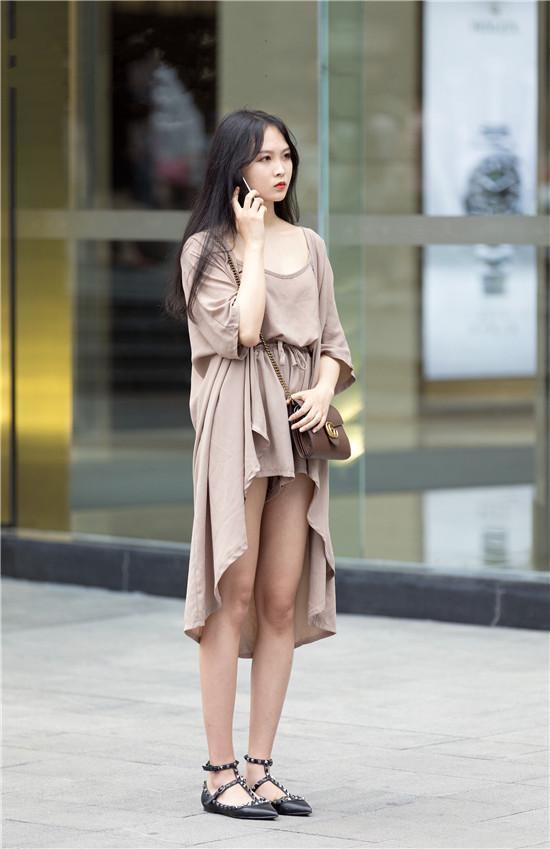 身材|长发披肩的小姐姐,傲人身材,展现女性魅力