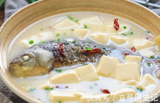 鲫鱼豆腐汤|秋季四款暖身汤,每款养生又健康,暖胃又暖心,健康度秋天