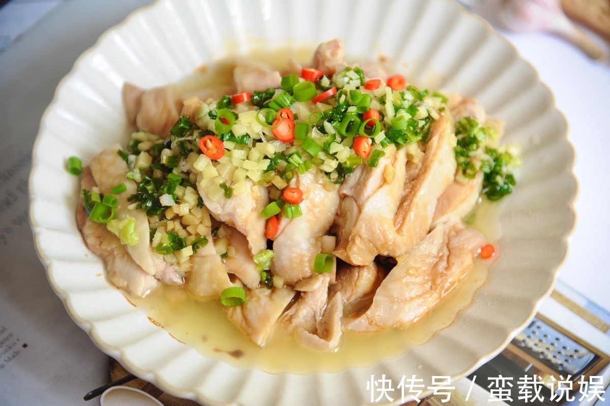 入味|懒人版葱油鸡的做法，鲜嫩入味，葱香味四溢，咬一口就爱上的味道