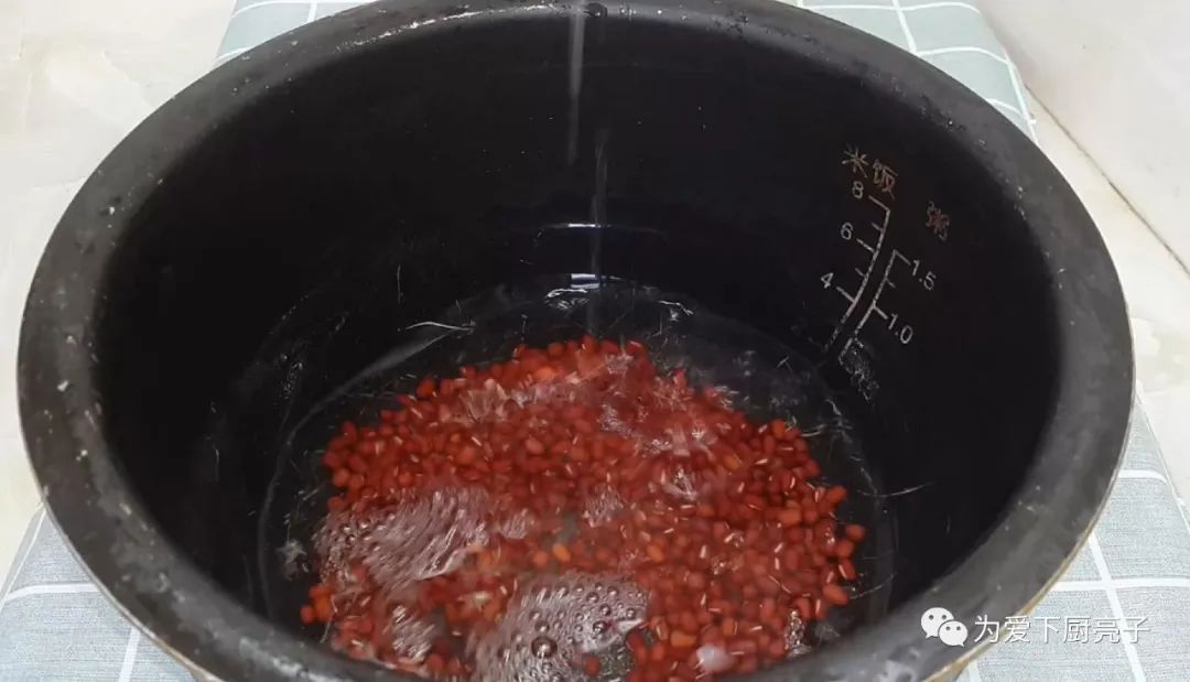 自制糯米凉糕做法，冰箱里一放，好吃又营养，孩子第一次吃就爱上