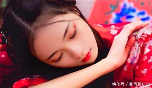 畏罪自杀|民间发生血案，县令：是畏罪自杀，皇帝：身中五刀自杀？当我傻吗