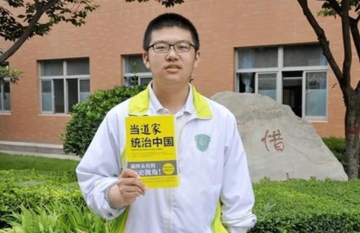 中国史学天才少年，学校老师叫他老师，高考前却跳楼轻生