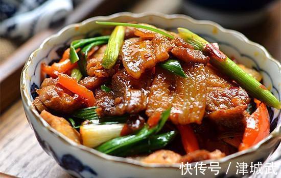 回锅肉多做这“3步”，色泽红亮，肥而不腻，比饭馆做的还好吃！