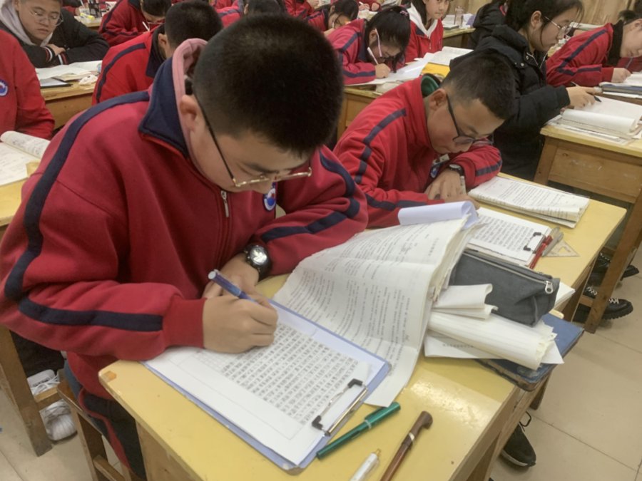 中英文学校@烟台市中英文学校初三级部举行“翰墨飘香”书写大赛