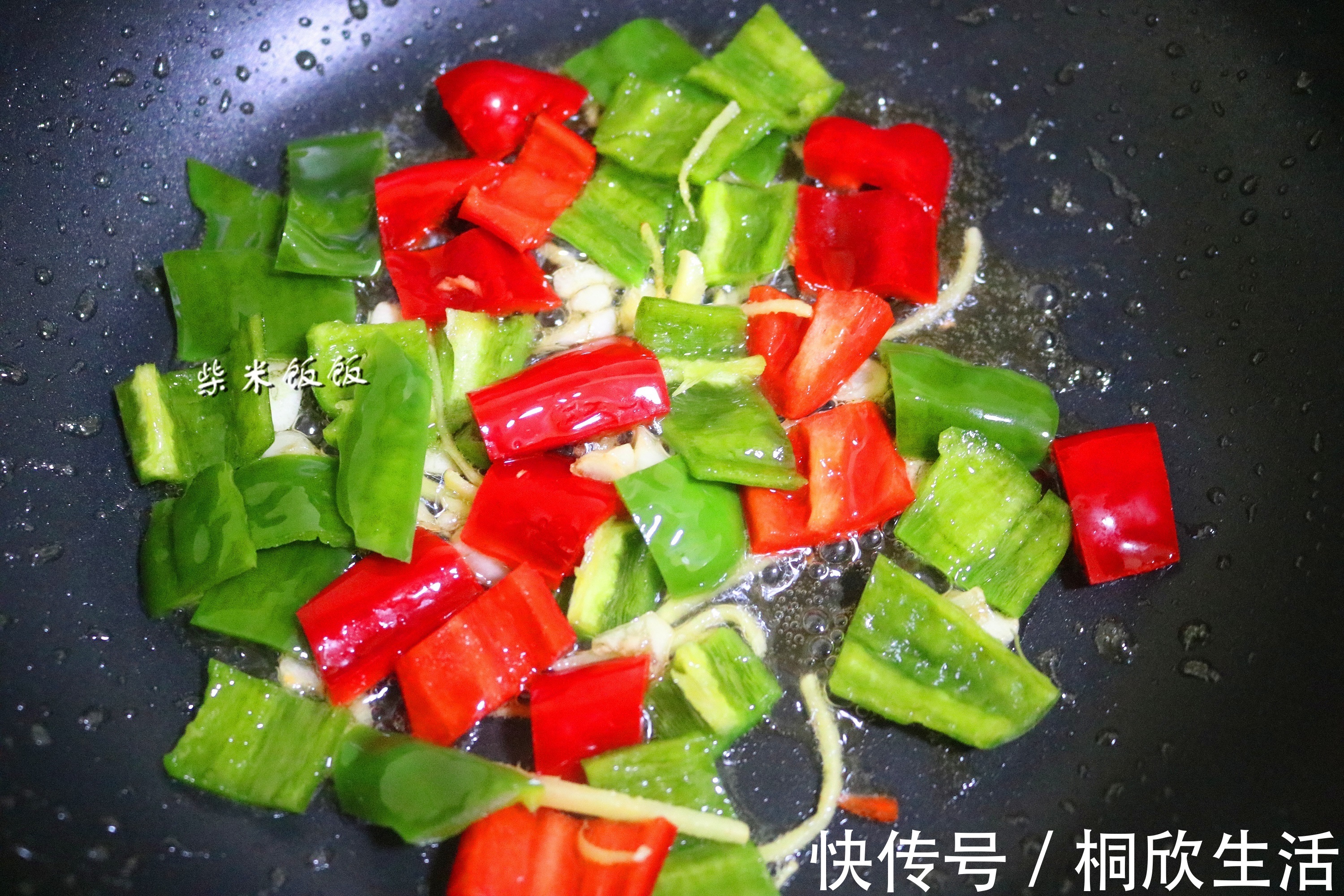 鲜香|杏鲍菇这样炒，不放肉也鲜香，我家两天炒一次，上桌就光盘