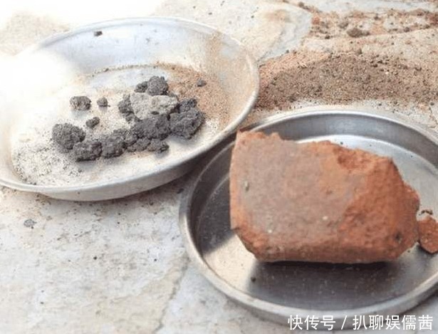 印度一男子不吃饭菜,以砖头为主食,连续吃了20年