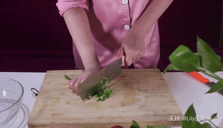  过瘾|教你一个鸡蛋饼创新吃法，早餐孩子一餐能吃4块，特别香特别过瘾