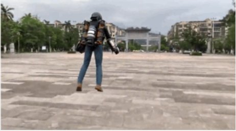 钢铁侠|云南小伙花70万自制喷气飞行服:成功试飞3米高，未来计划飞越黄河