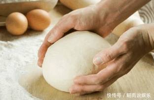 蒸馒头加入这一步骤，蒸出又白又松软的大馒头，一学就会！