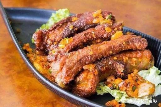 精选美食川香排骨,蒜泥白肉,胡萝卜香菇炖鸡,口水鸡的做法