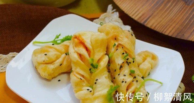 中筋面粉|花卷别只会蒸着吃，刷点油煎一煎，不油不腻，下酥上软超好吃！