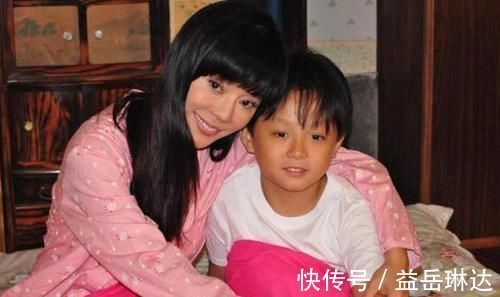 独立性|12岁断奶,15岁仍和妈妈一起“睡觉”,妈妈的溺爱和纵容终结恶果