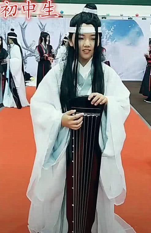 全网|全网人都在cos“蓝忘机”初中生黄金,高中生钻石,当看小学生必须警报