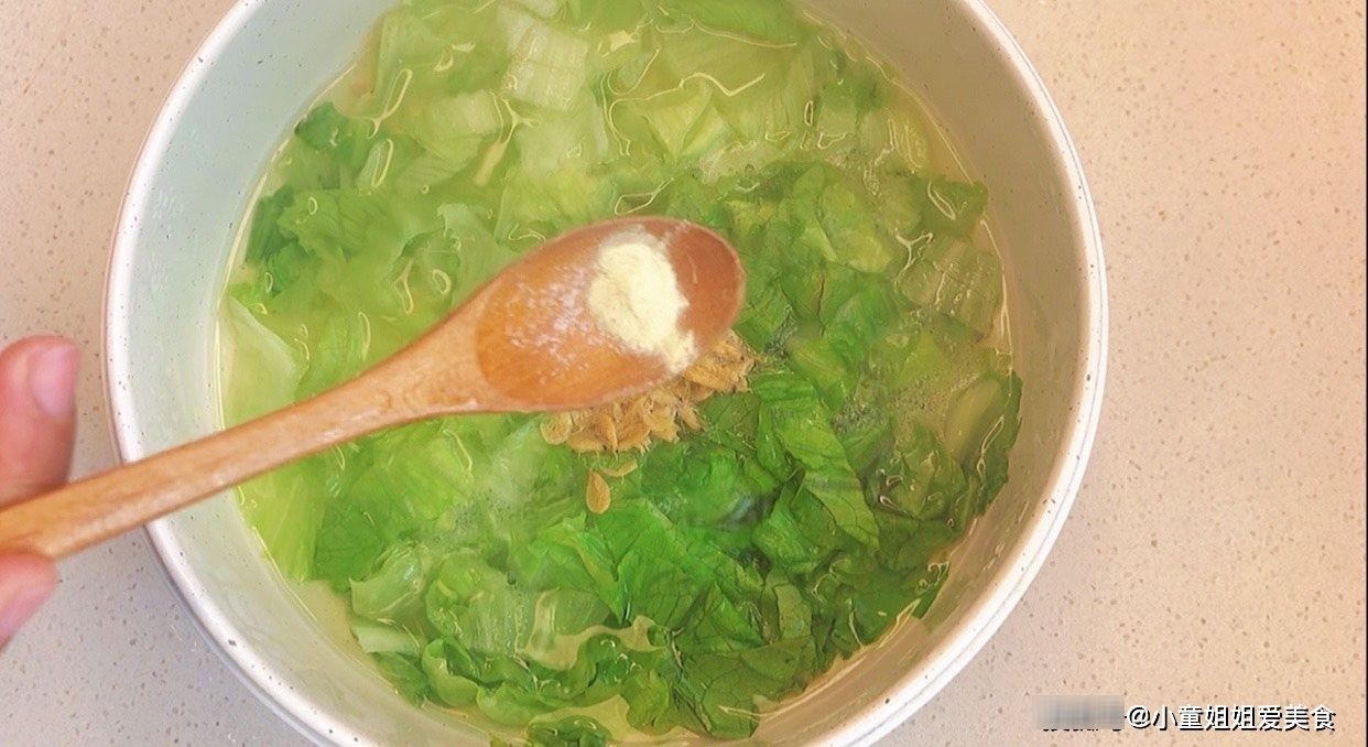 生菜中含|生菜不仅斤只是生吃，不炒不拌，这个做法减脂刮油快