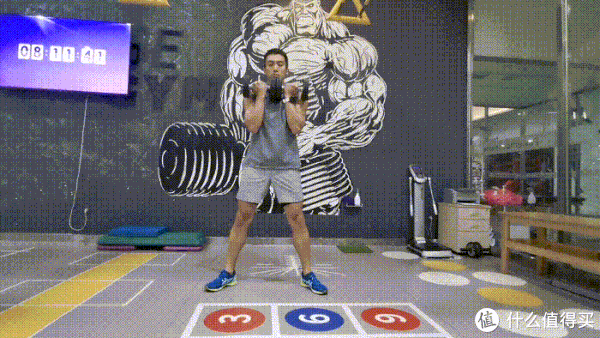 动作|健身成长手册 篇二十二：一对哑铃练遍全身肌群，14个哑铃健身动图，新手跟练起来