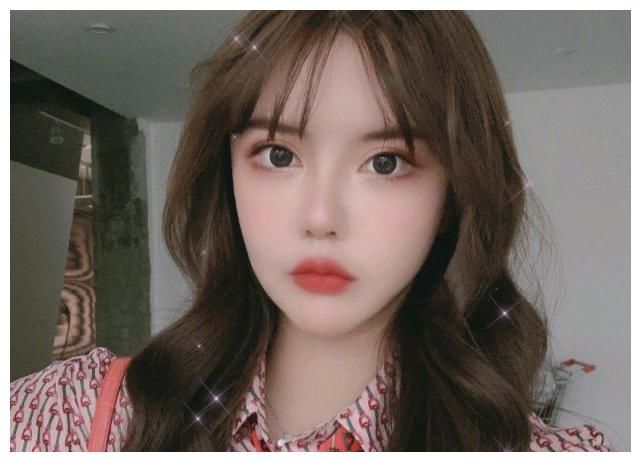 疤痕|韩安冉急于展示整容效果，蓬头垢面疤痕明显，为博关注下了手术就拍视频