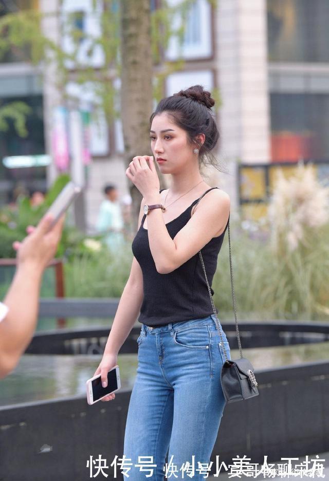 紧牛 “梨形”身材会修饰能穿出动人气质,“紧牛”可以放大自身优点