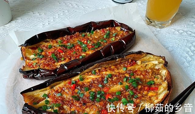 酱汁|家庭版蒜蓉烤茄子,做法很简单,鲜香入味,太过瘾了!