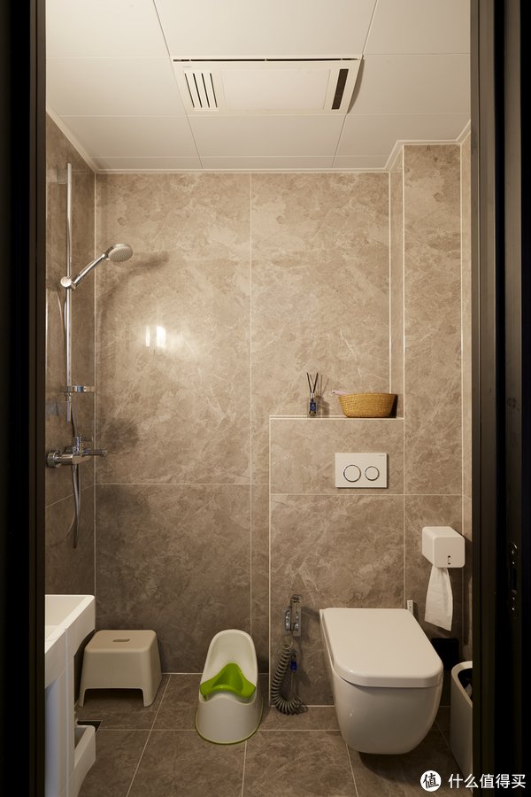 卫浴|绝！5口之家0杂物，只靠1扇门实现卫浴三分离