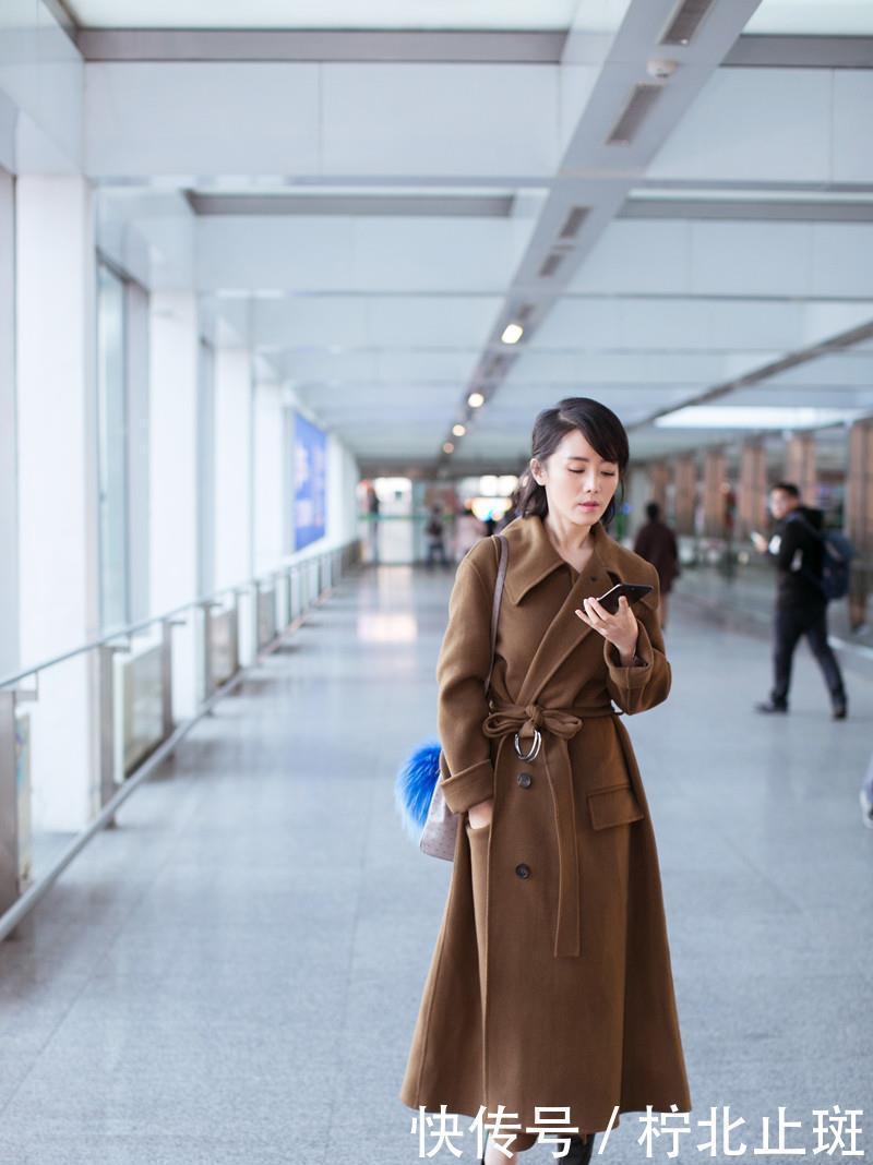 驼色大衣显高级又温暖,颜色款式却差不多,该怎么挑选适合自己的