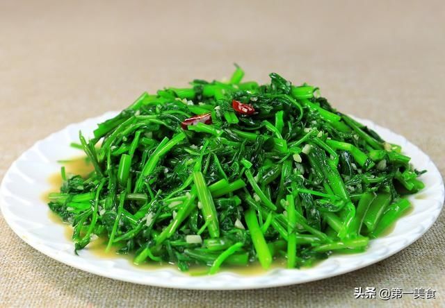 厨师长|爆炒空心菜不发黑的技巧,用厨师长的做法,在家做出饭店的味道