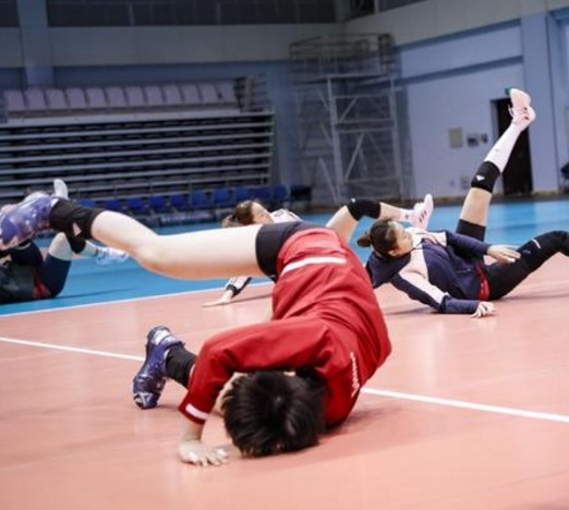 教练|训练中国女排,前男排队长抓主攻,争议教练训副攻,蔡斌也有重任