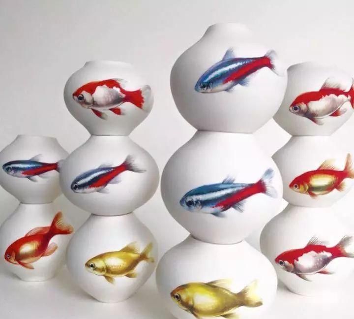 陶罐|印度女孩在白陶罐上画出逼真游鱼,网友评论似在水中游