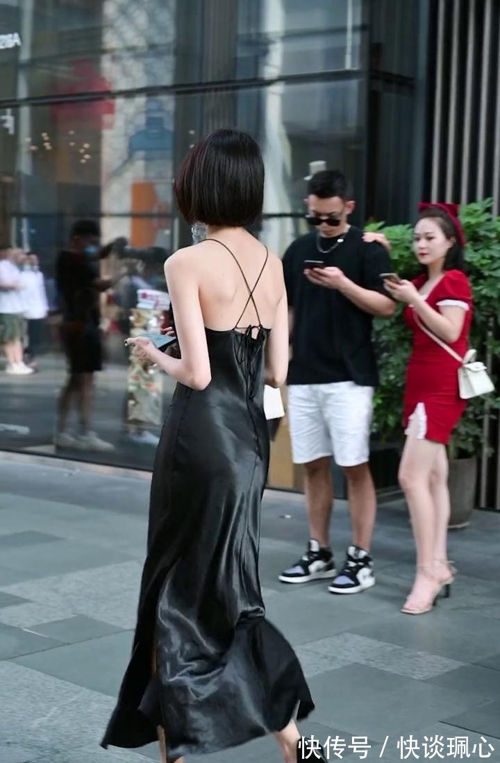 丝质|高冷短发的美女,身着黑色丝绸裙,展现出极佳气质