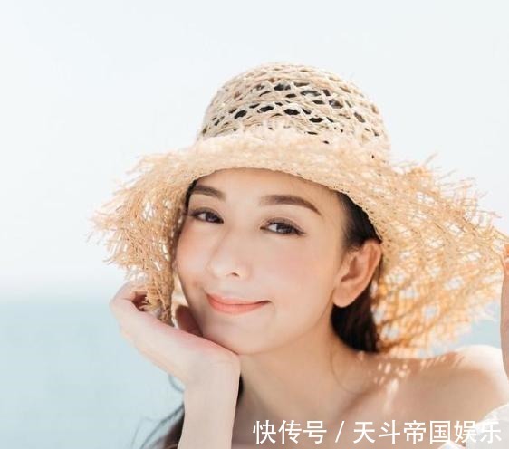 连衣裙|方媛穿短款连衣裙亮相,轻松秀出漫画腰,郭富城娶她太幸福了!