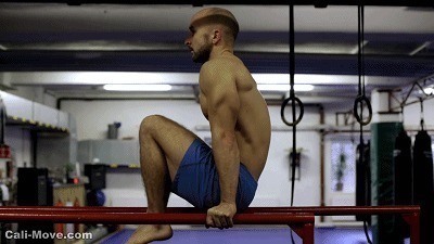 训练|练腹肌别就做仰卧起坐和卷腹了,太低效了