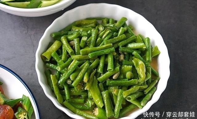 晒一晒我家的午餐,做了一桌子菜,被说吃得太随意